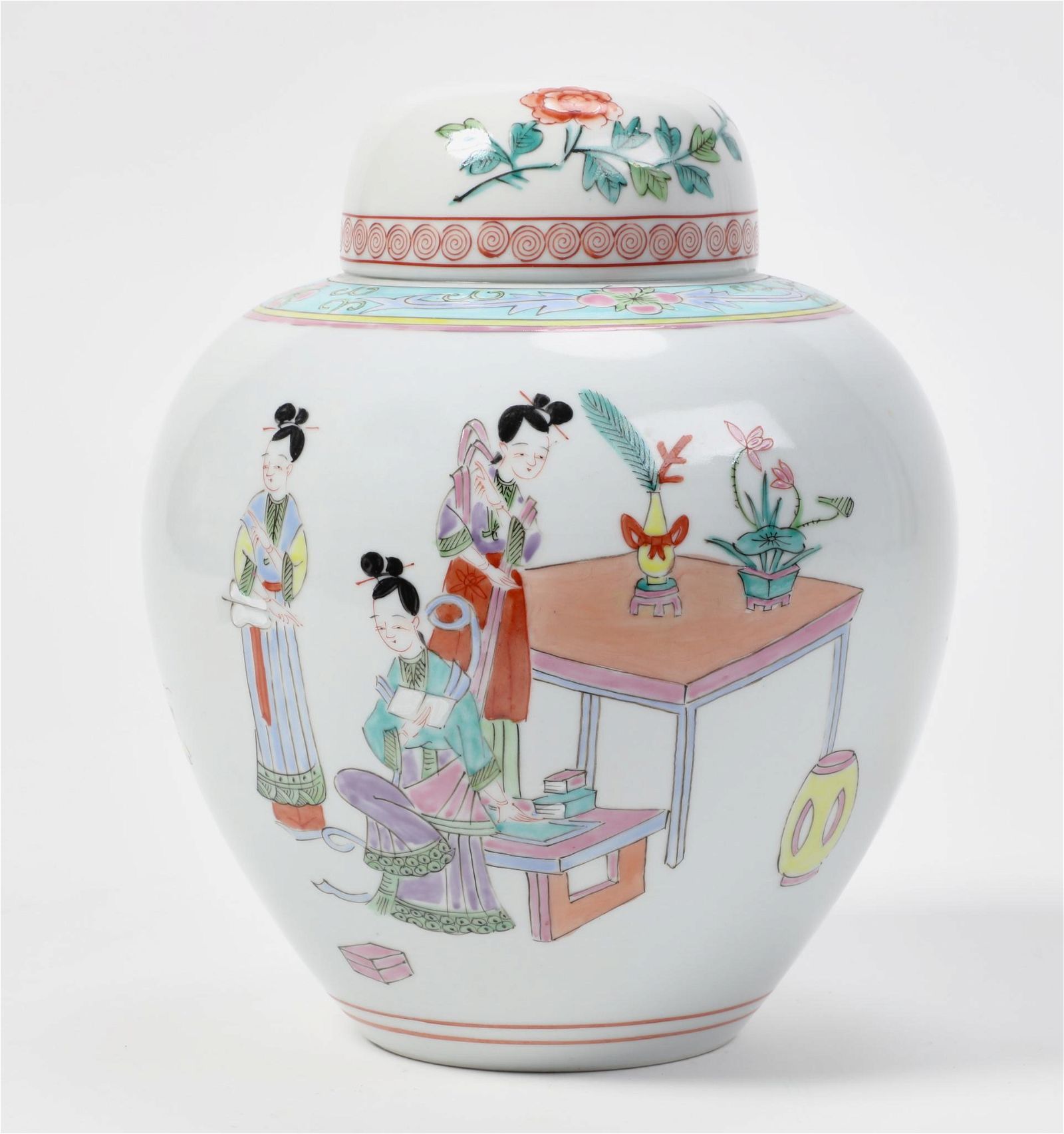 A CHINESE PORCELAIN LIDDED VASEA 2fb2a39