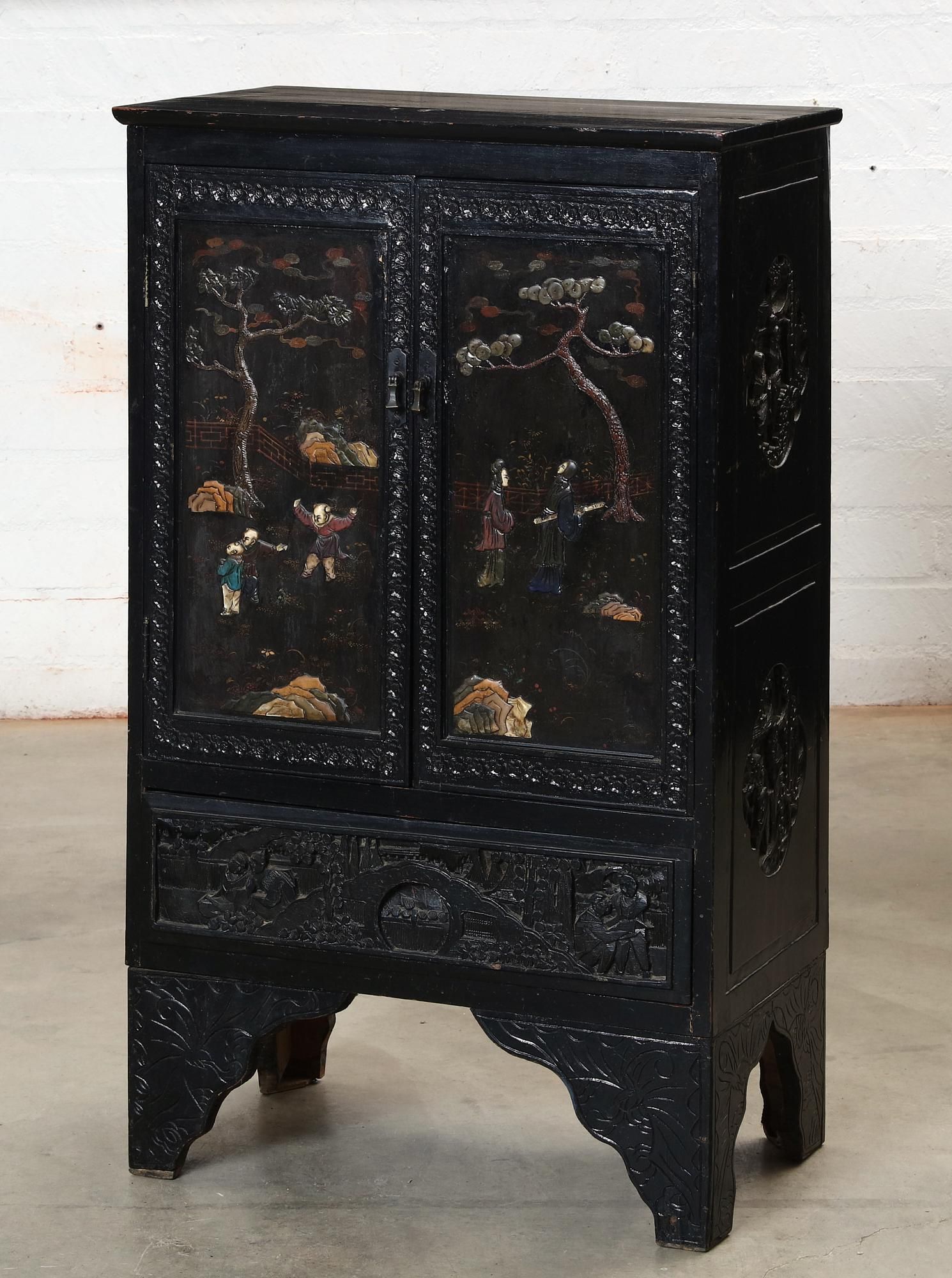 A CHINESE EBONIZED SIDE CABINETA 2fb2a83