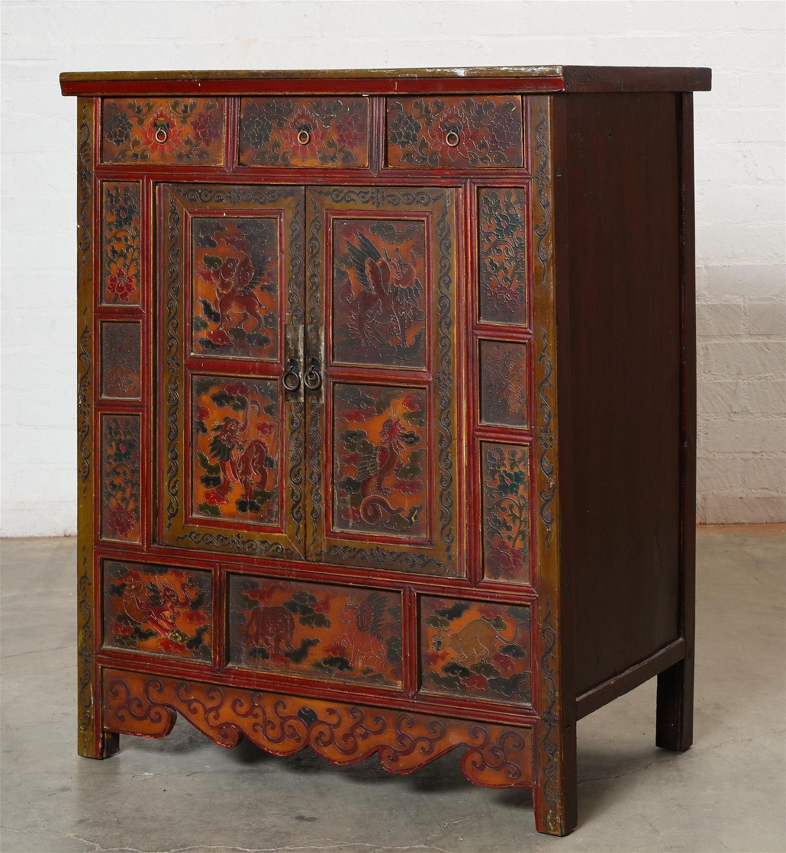 A TIBETAN LACQUERED CABINETA Tibetan 2fb2a67