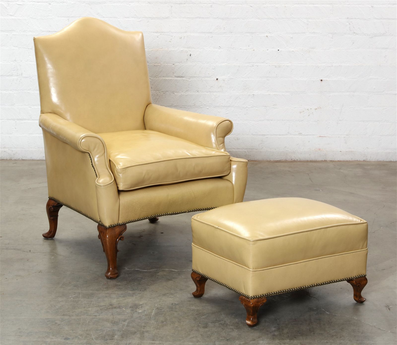 GEORGE II STYLE UPHOLSTERED ARMCHAIR 2fb2b8a