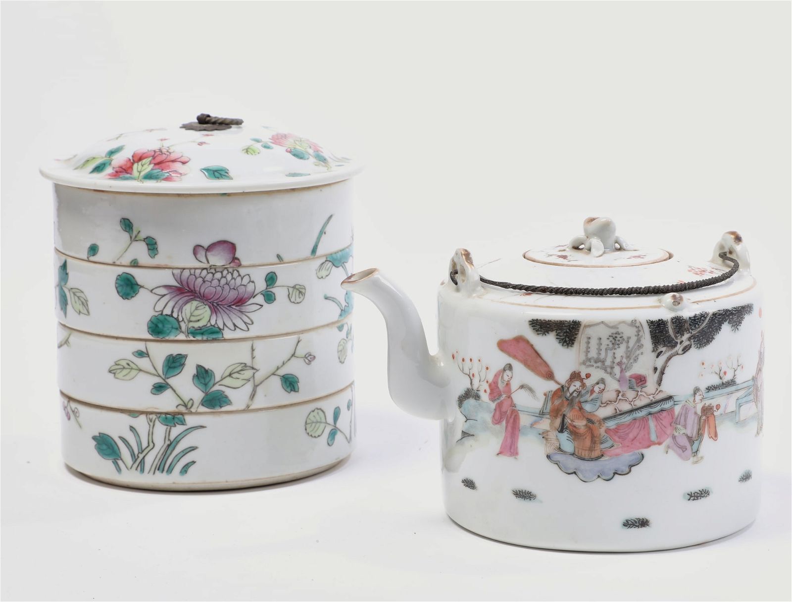 A CHINESE PORCELAIN TEAPOT AND 2fb2d53
