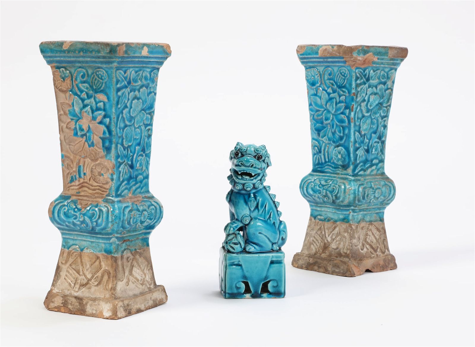 TWO CHINESE TURQUOISE PORCELAIN 2fb2f26