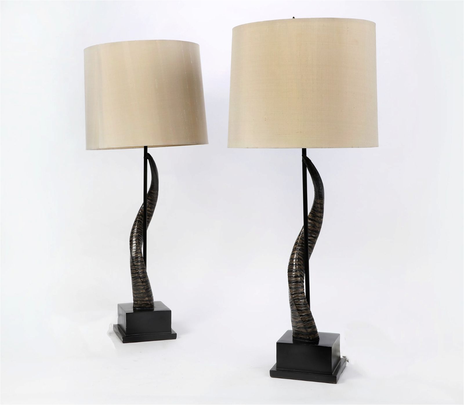 A PAIR OF HORN TABLE LAMPSA pair of