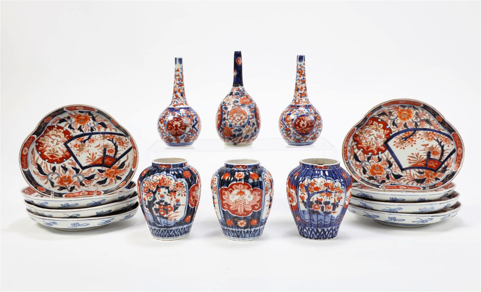 FOURTEEN IMARI PORCELAIN ARTICLESFourteen