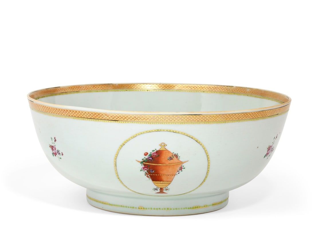 A CHINESE EXPORT FAMILLE ROSE PORCELAIN 2fb3073