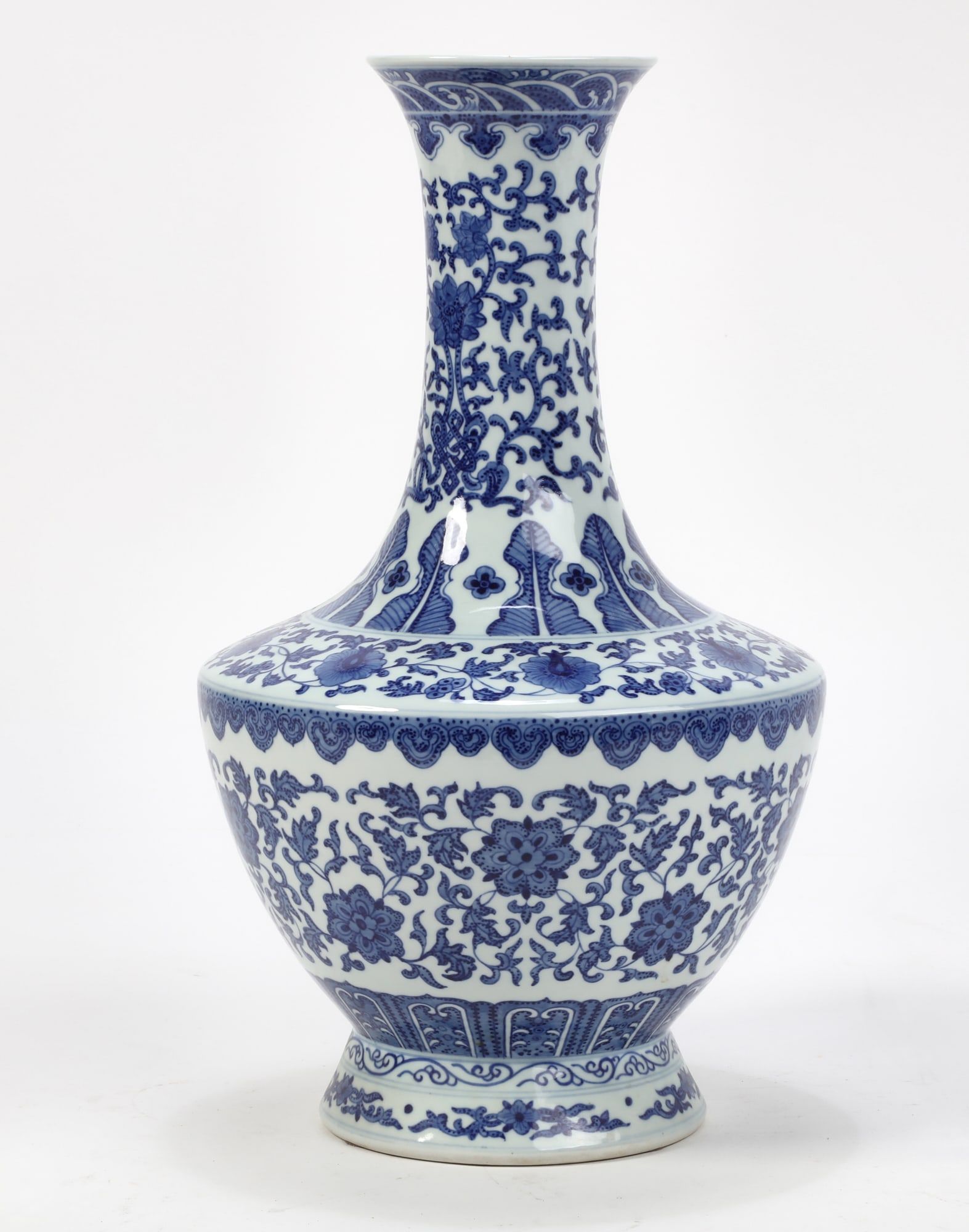 A CHINESE BLUE AND WHITE PORCELAIN 2fb3047