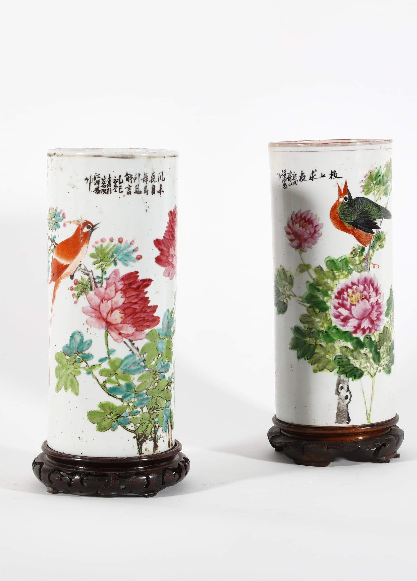 A PAIR OF CHINESE PORCELAIN CYLINDRICAL 2fb313c
