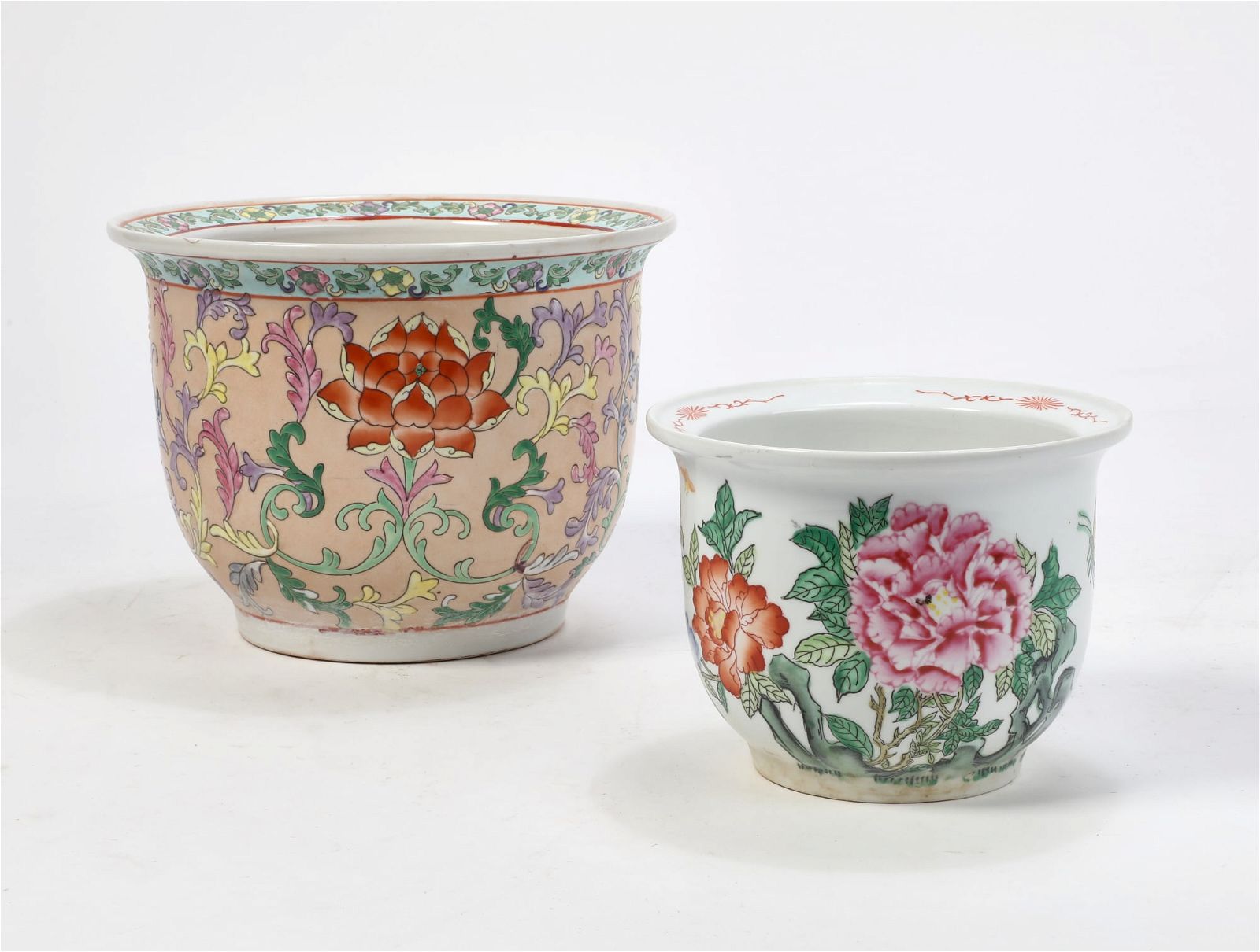 TWO CHINESE EXPORT PORCELAIN JARDINIERESTwo 2fb3143