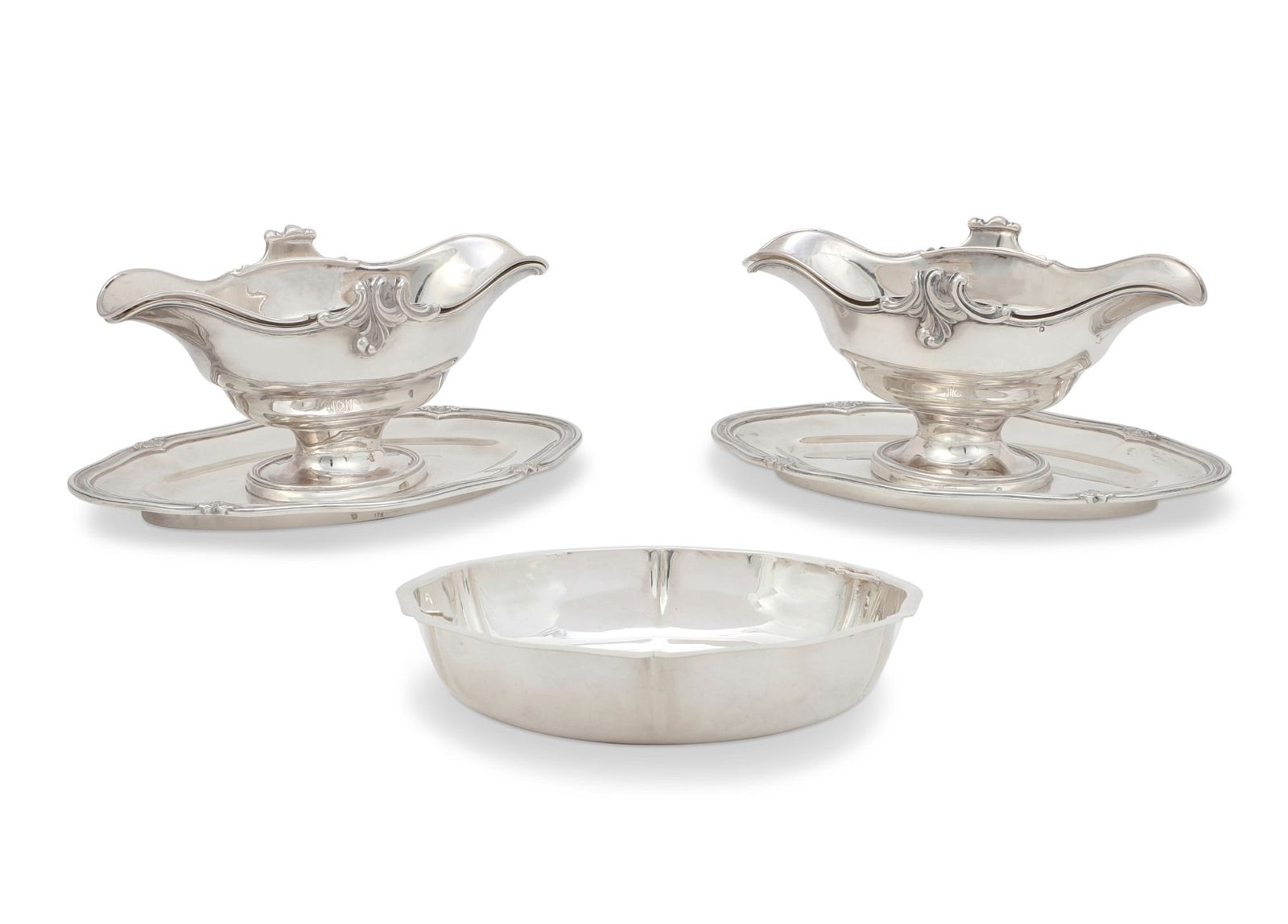 A PAIR OF FRENCH SILVER SAUCEBOATS  2fb3157