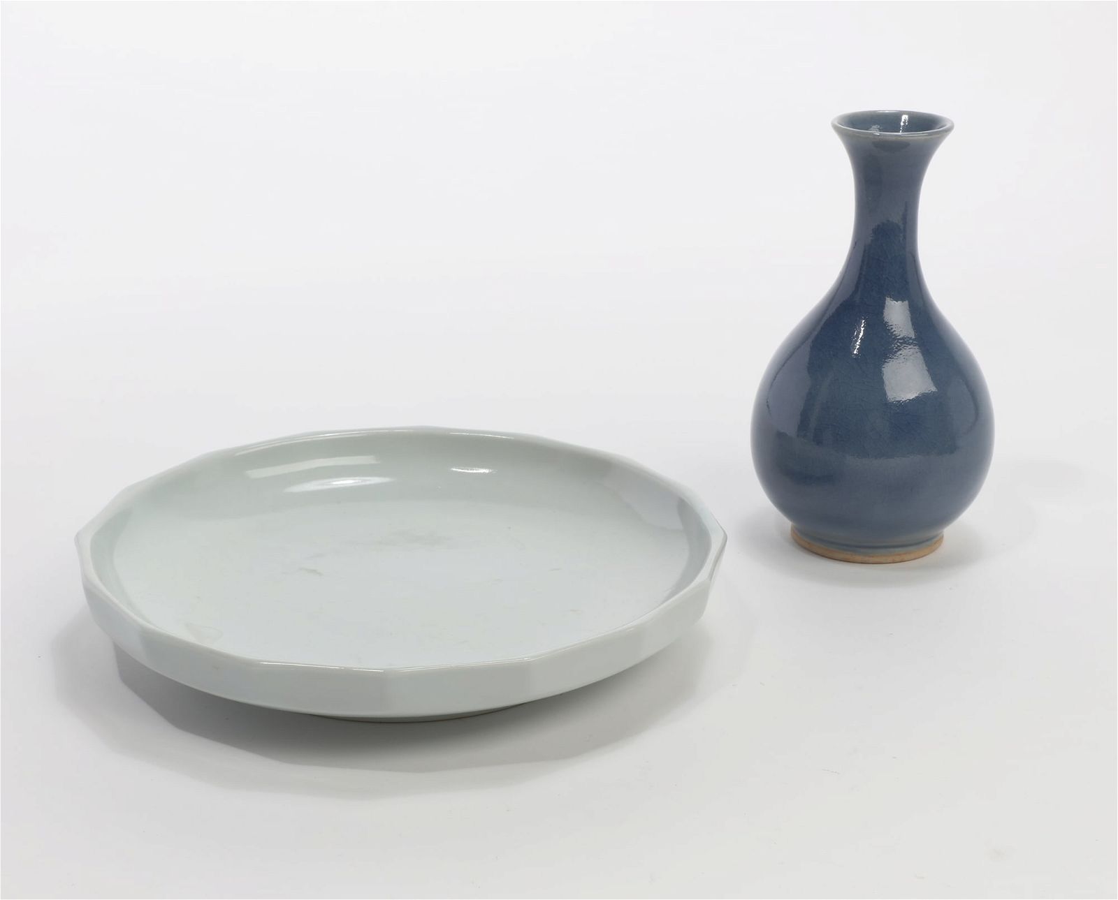 TWO KOREAN CERAMICSTwo Korean ceramicsComprising 2fb34cc