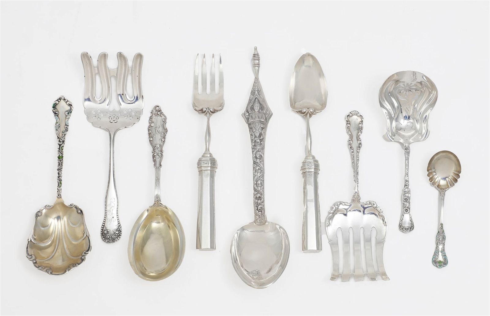 A GROUP OF INTERNATIONAL SILVER SERVING