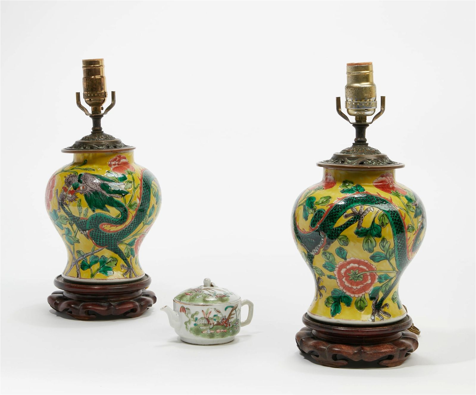 A PAIR OF CHINESE PORCELAIN VASES NOW