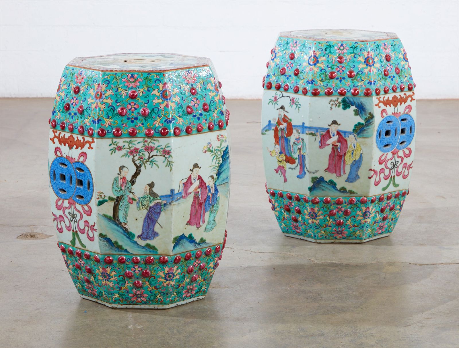 TWO CHINESE PORCELAIN FAMILLE VERTE