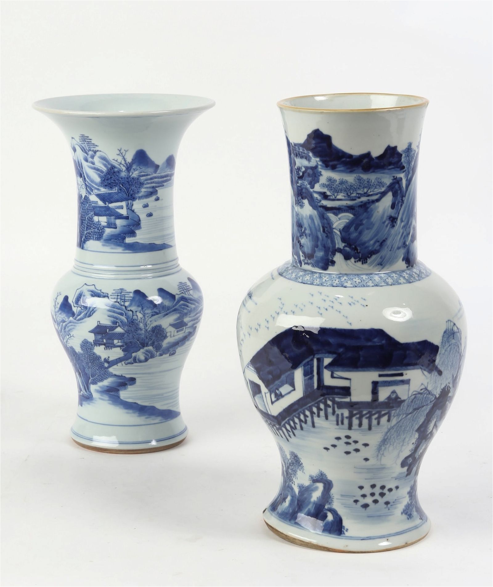 TWO CHINESE BLUE AND WHITE PORCELAIN 2fb3a1d