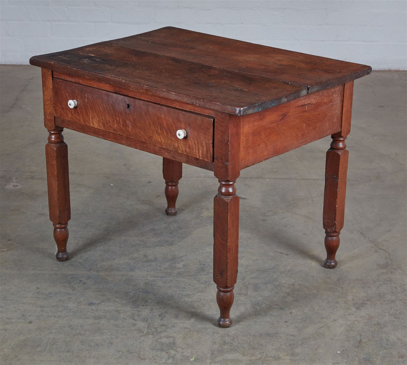 AN AMERICAN MIXED WOOD SIDE TABLE, 19TH