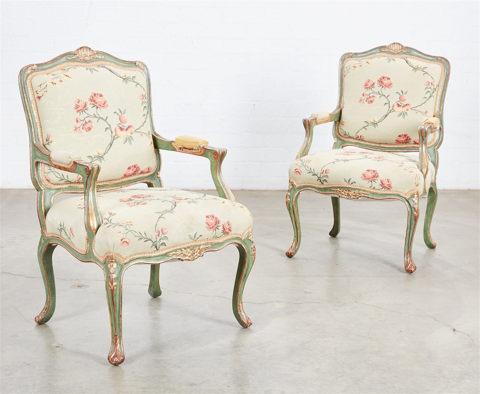 A PAIR OF LOUIS XV STYLE CARVED 2fb3a30