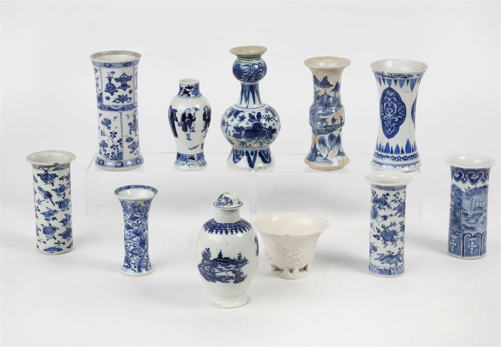 TEN CHINESE PORCELAIN VASES AND A CUPA