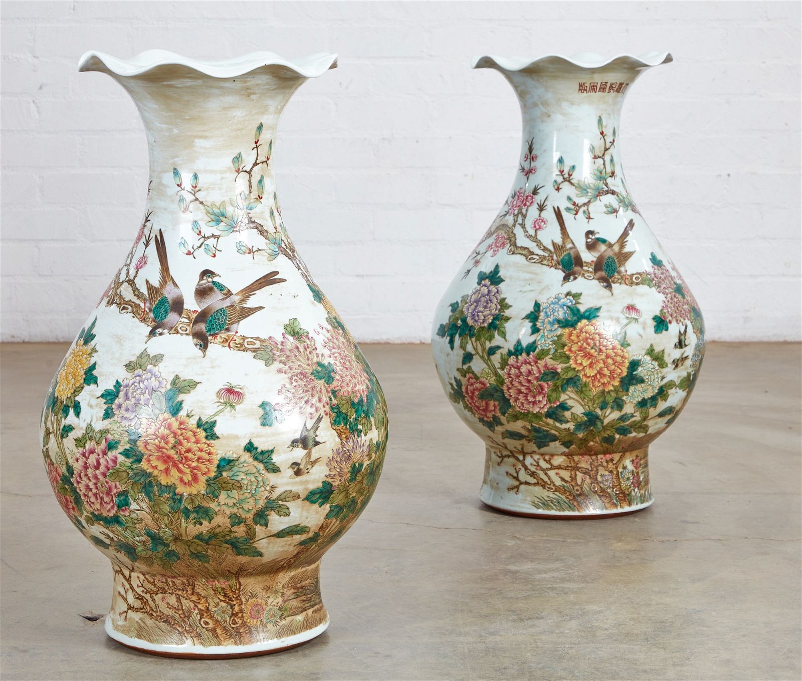 A LARGE PAIR OF CHINESE CHRYSANTHEMUM 2fb3a59