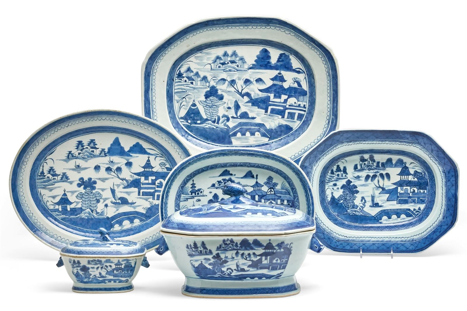 A GROUP OF CHINESE EXPORT PORCELAIN