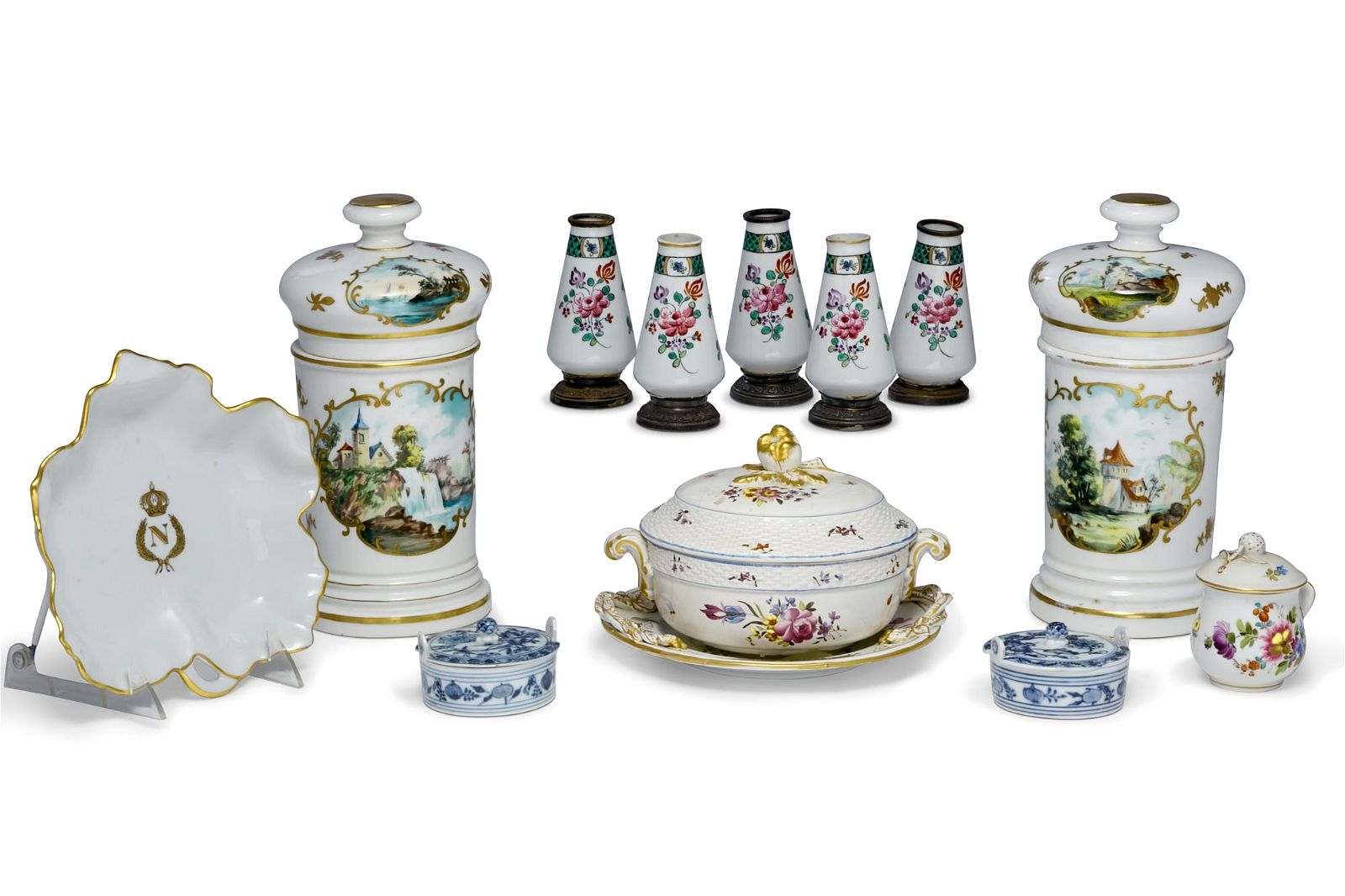 A GROUP OF CONTINENTAL PORCELAIN TABLE