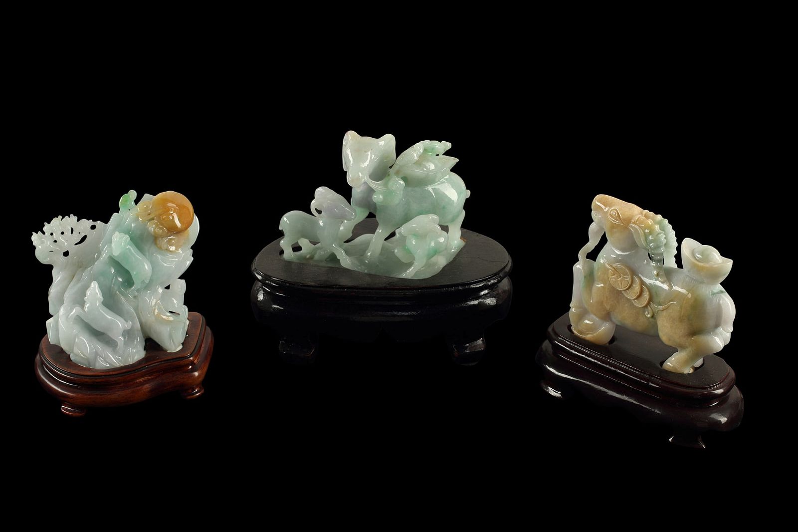 THREE CHINESE CARVED JADE ANIMAL 2fb3d04