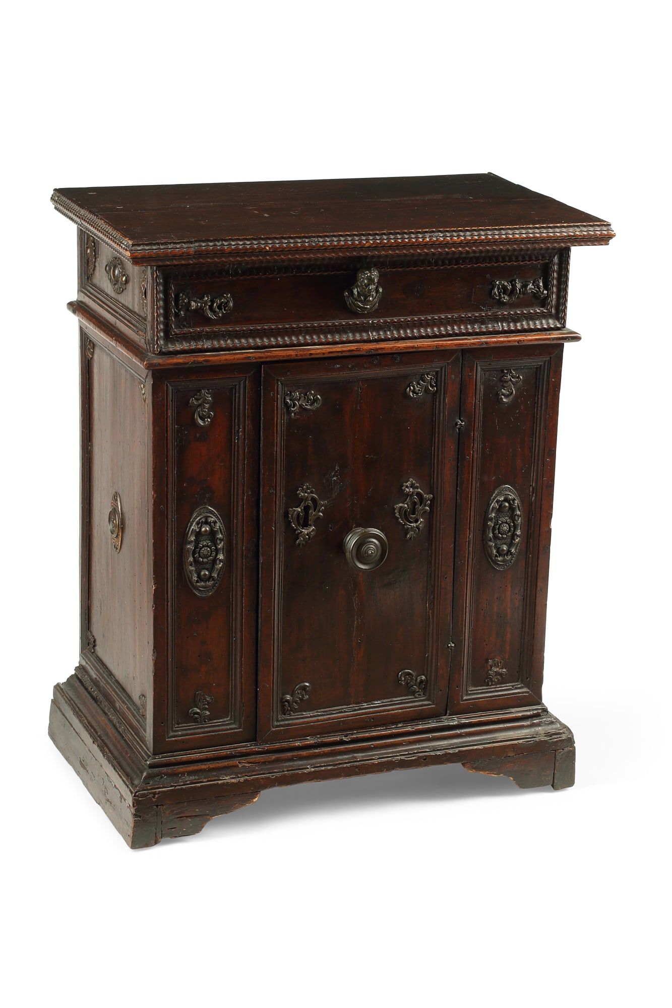 AN ITALIAN BAROQUE STYLE WALNUT SIDE