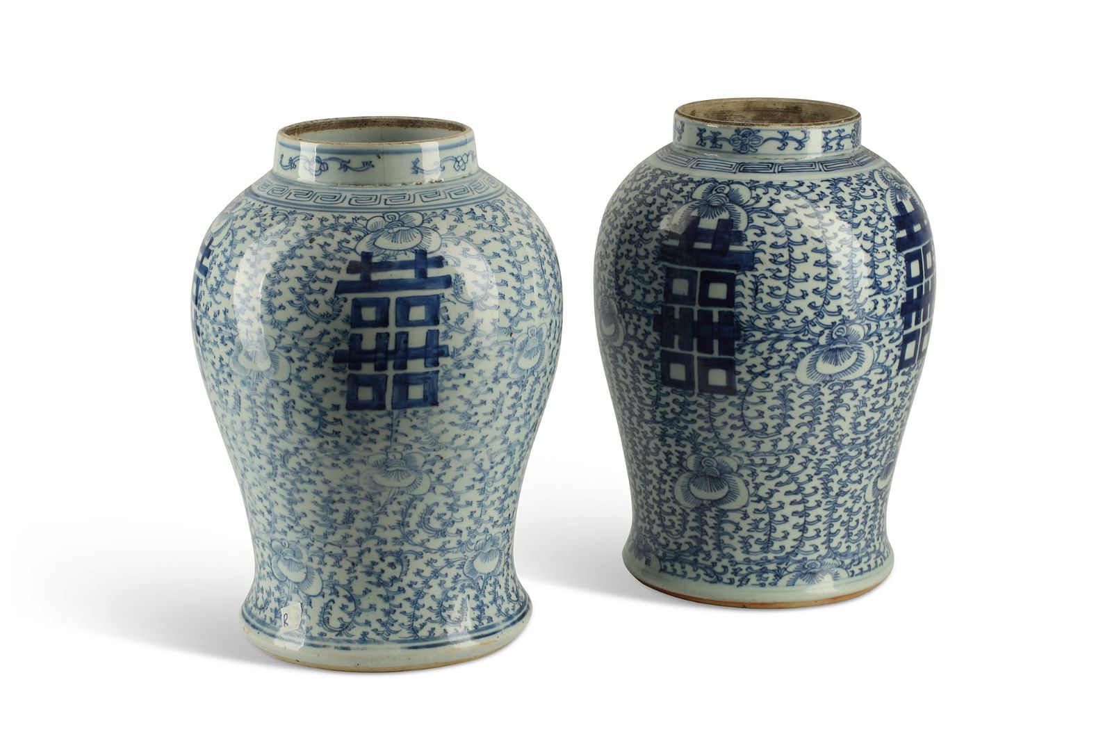 TWO CHINESE BLUE AND WHITE VASESTwo 2fb3d8c