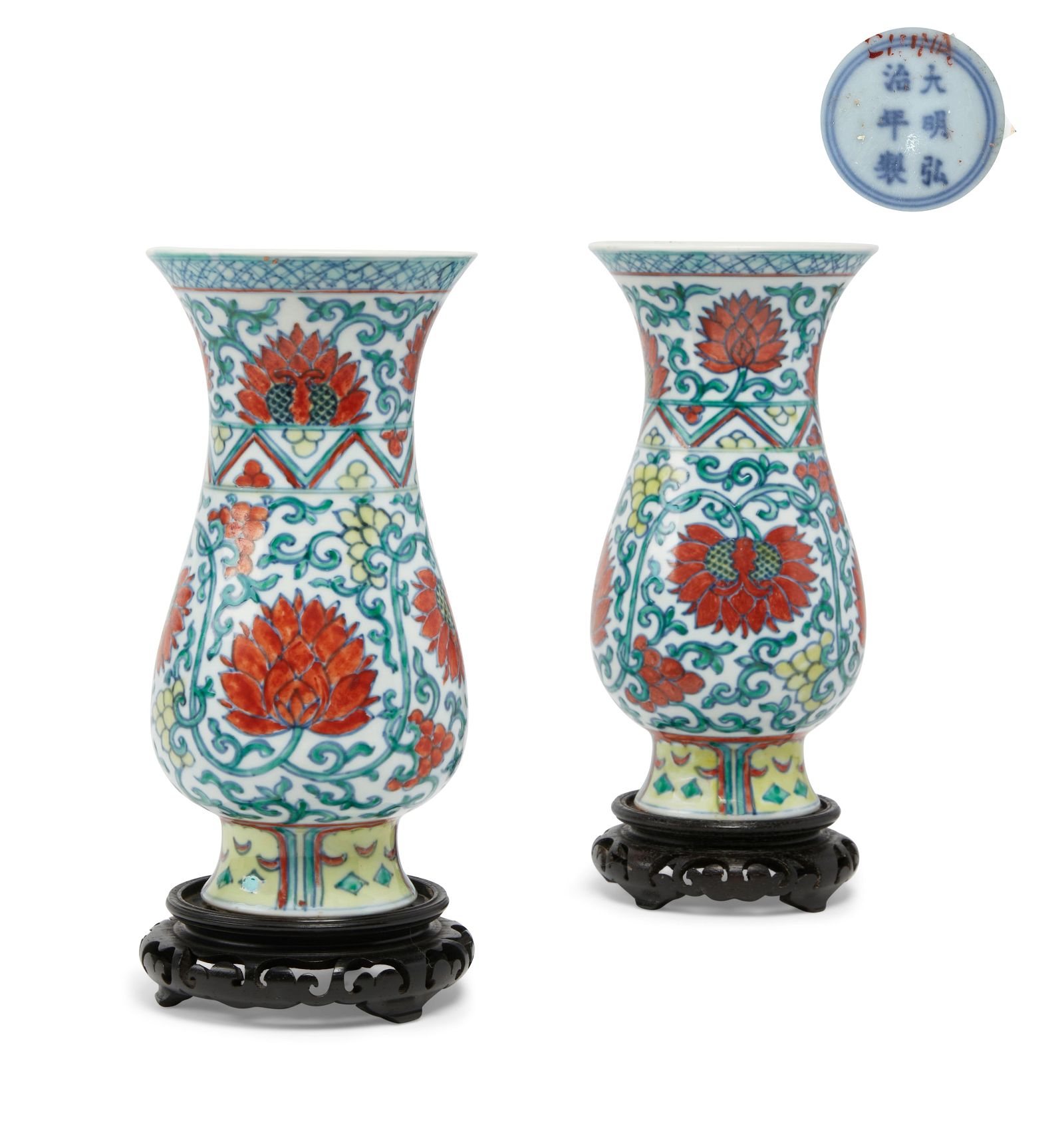 A PAIR OF CHINESE DOUCAI STYLE PORCELAIN