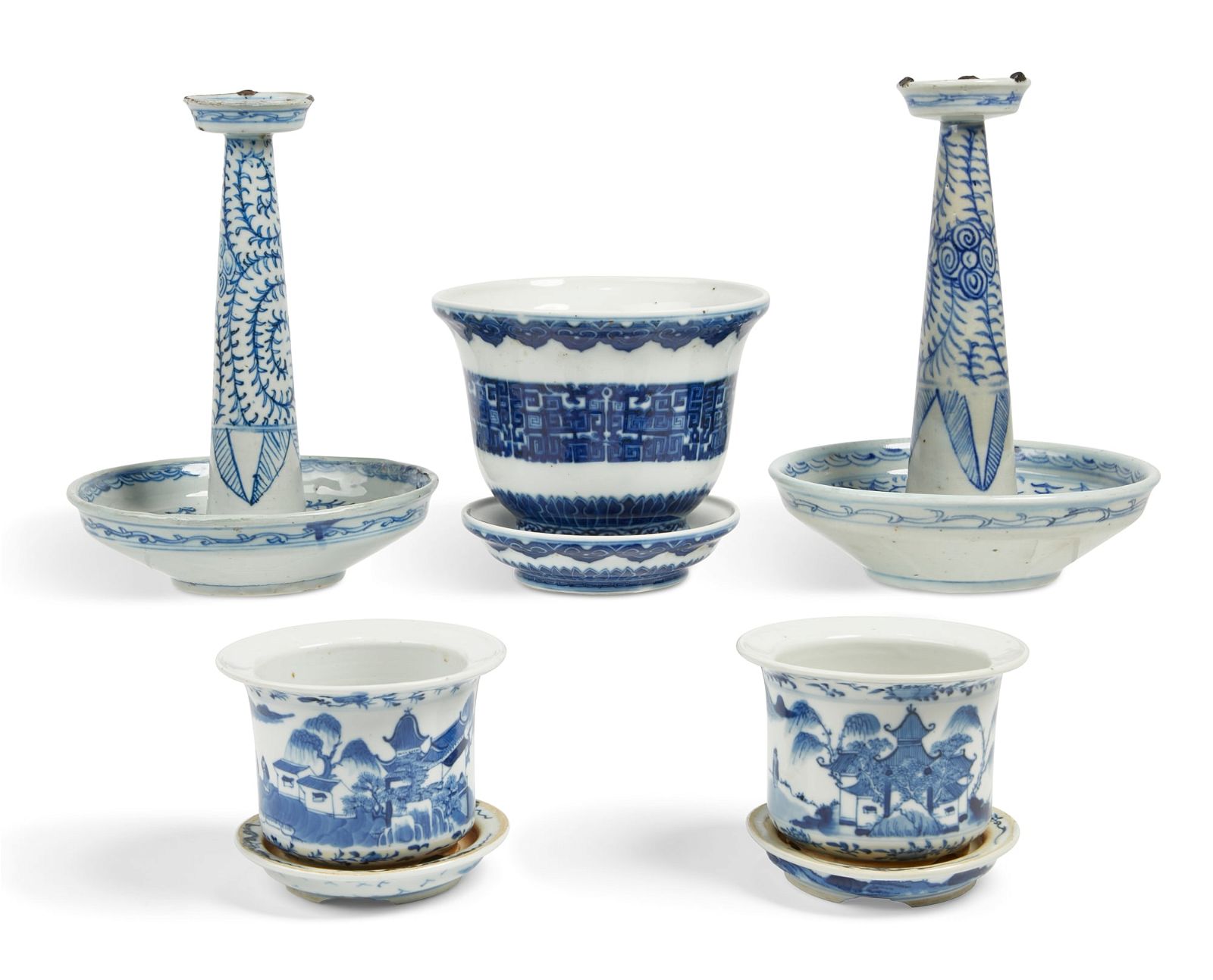 A FIVE PIECE GROUP OF ASIAN PORCELAIN