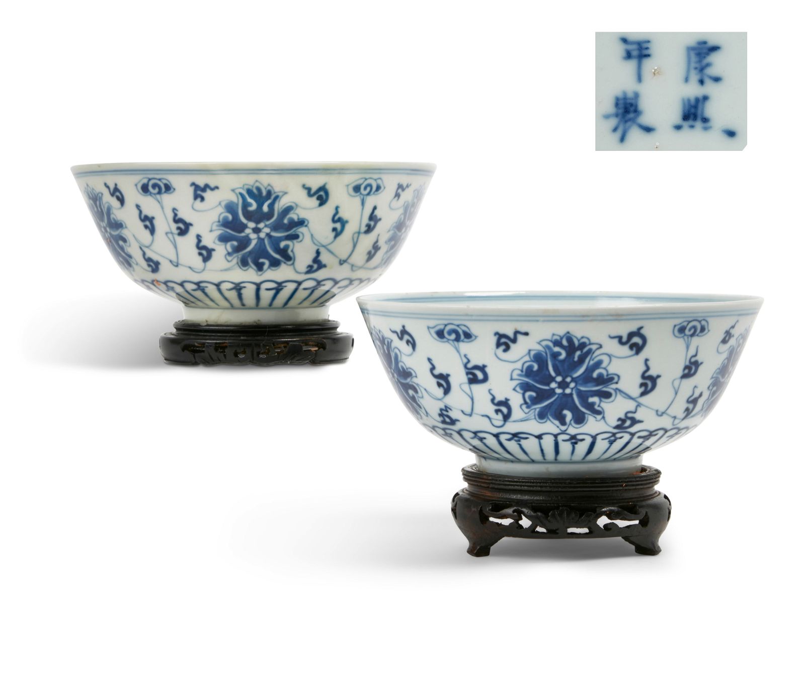 A PAIR OF CHINESE BLUE AND WHITE PORCELAIN