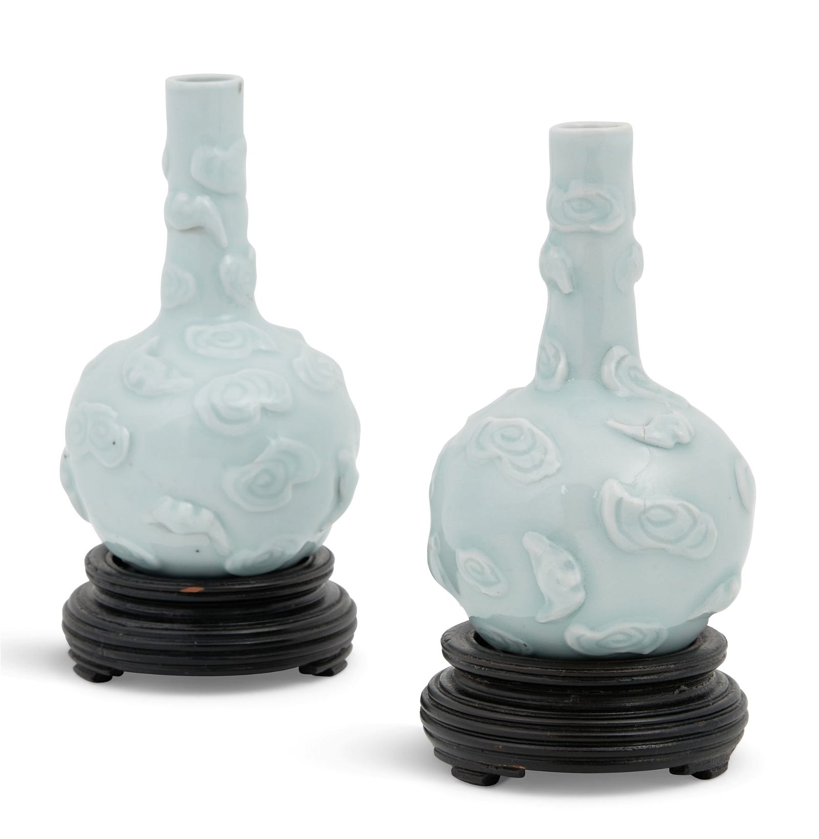 A PAIR OF SMALL CHINESE PORCELAIN 2fb3f6a
