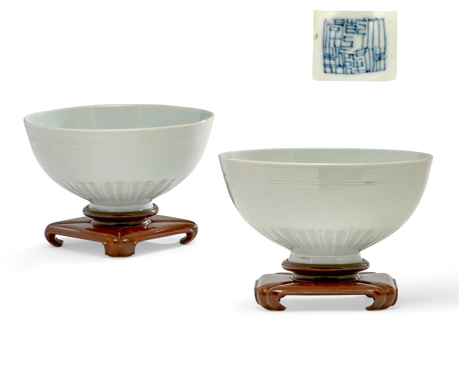 A PAIR OF CHINESE BOWLS OF MANTOUXIN