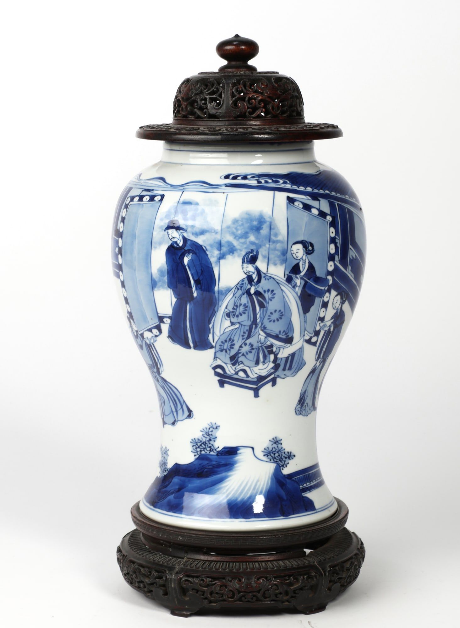 A CHINESE BLUE AND WHITE BALUSTER 2fb401a