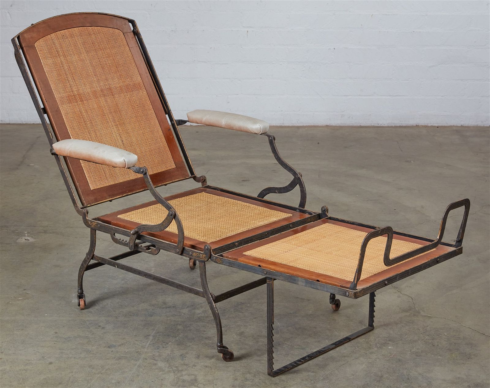 A CONTINENTAL CAMPAIGN ADJUSTABLE CHAIR/BEDA