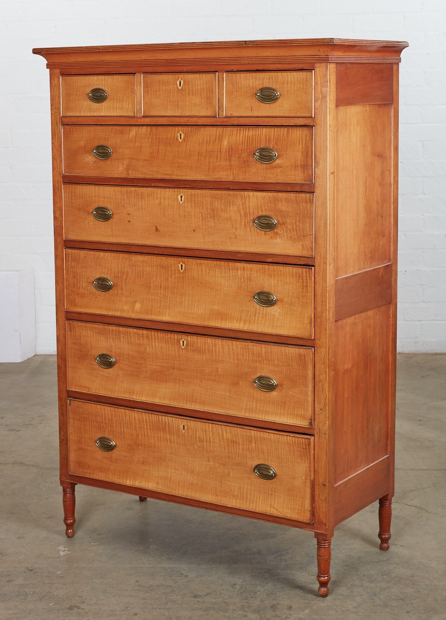 A FEDERAL FIGURED MAPLE TALL CHEST 2fb4042