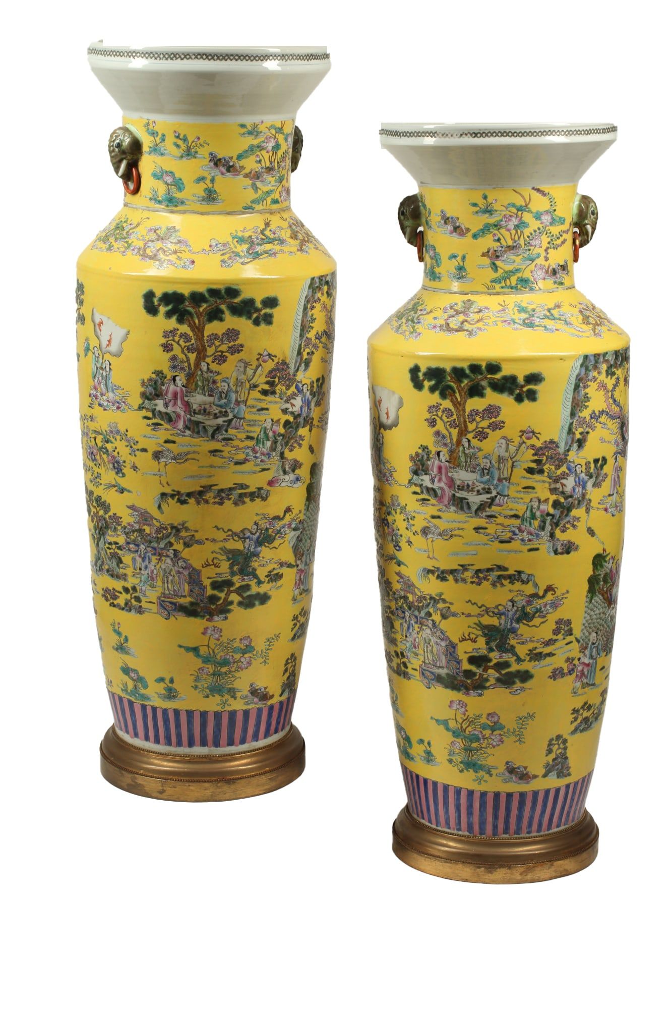 A LARGE PAIR OF CHINESE YELLOW GROUND