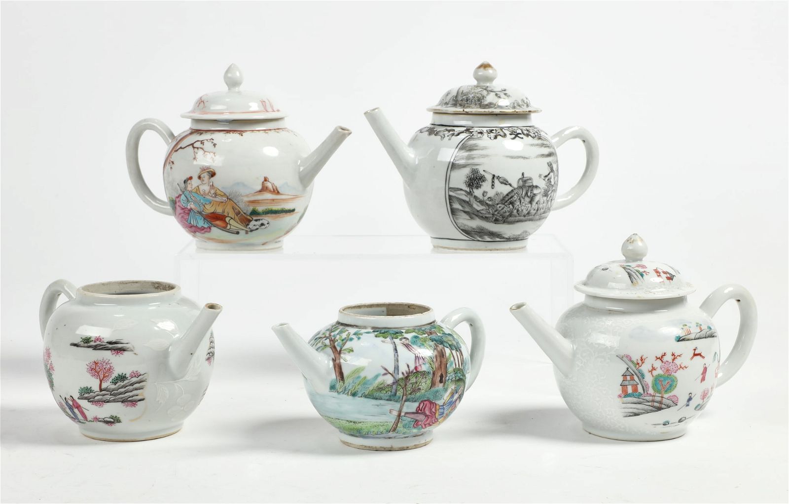 FIVE CHINESE EXPORT PORCELAIN TEAPOTSFive