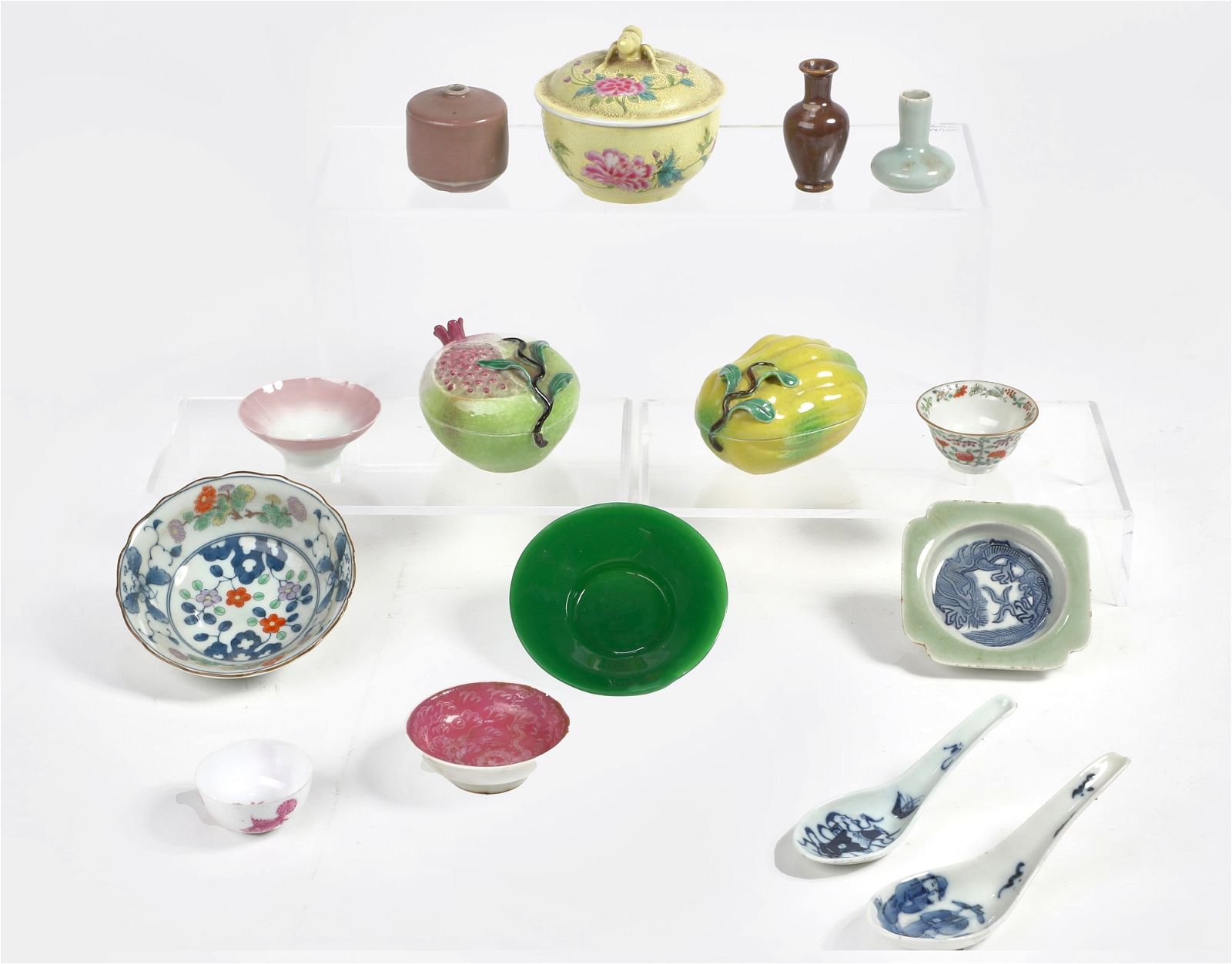 A GROUP OF ASIAN PORCELAIN TABLETOP