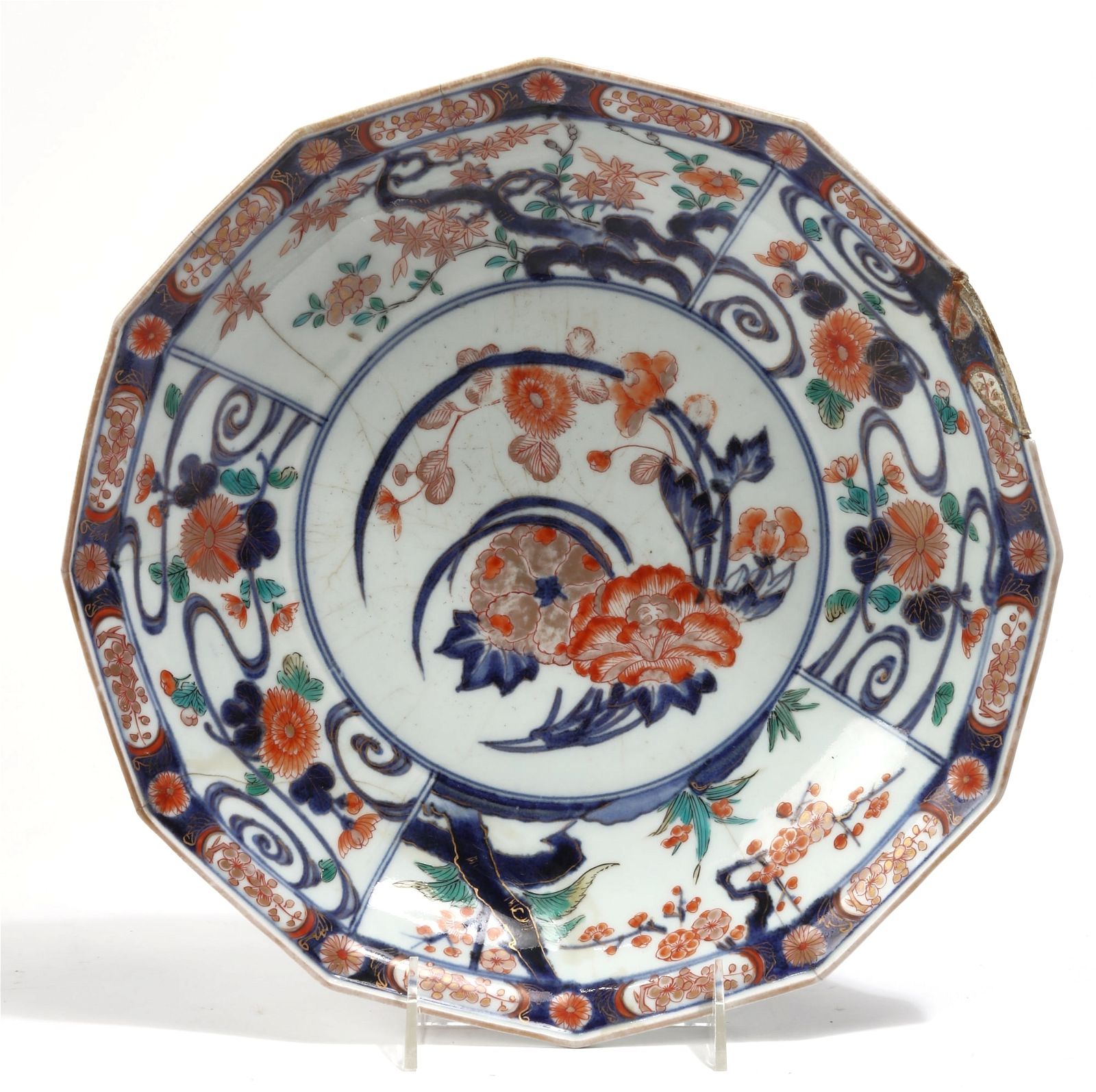 A CHINESE IMARI PORCELAIN BOWLA Chinese