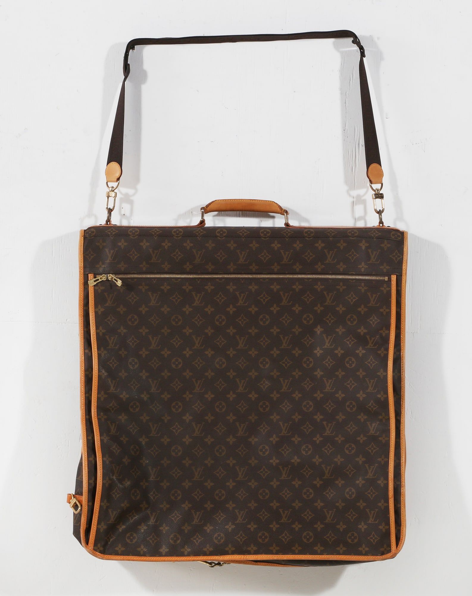 A LOUIS VUITTON CANVAS GARMENT 2fb417f