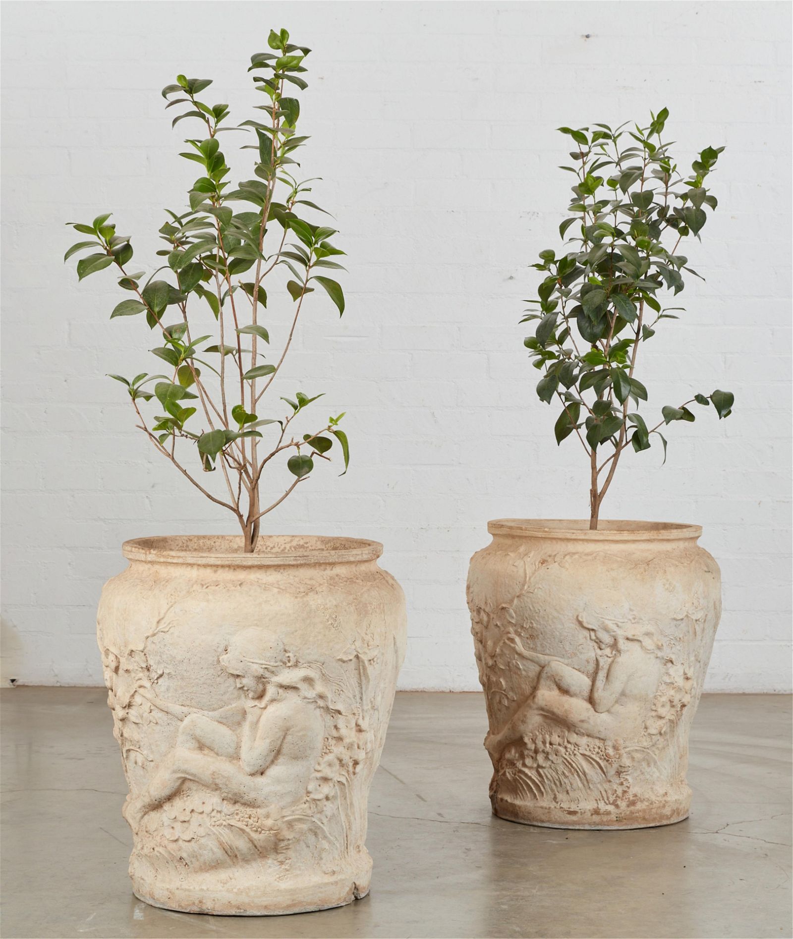 A PAIR OF CAST STONE GARDEN URNSA pair