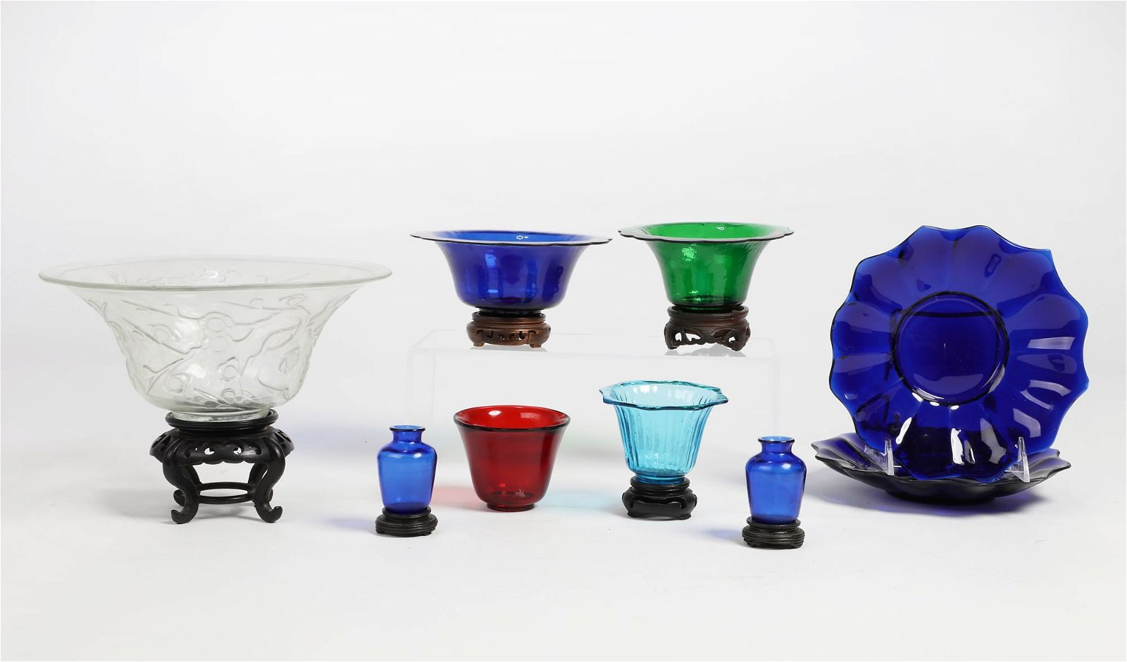 NINE CHINESE PEKING GLASS VESSELSNine