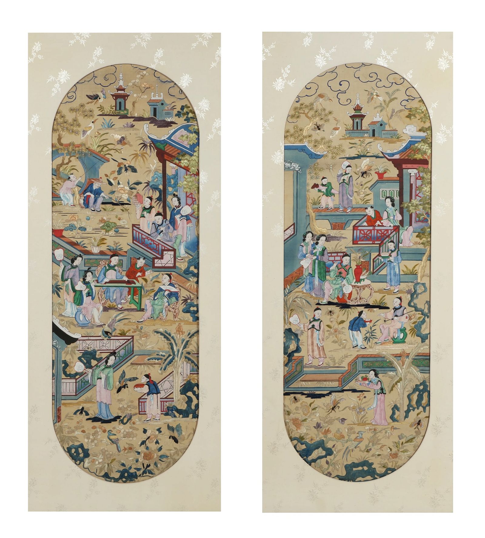 A PAIR OF CHINESE EMBROIDERED SILK 2fb4328
