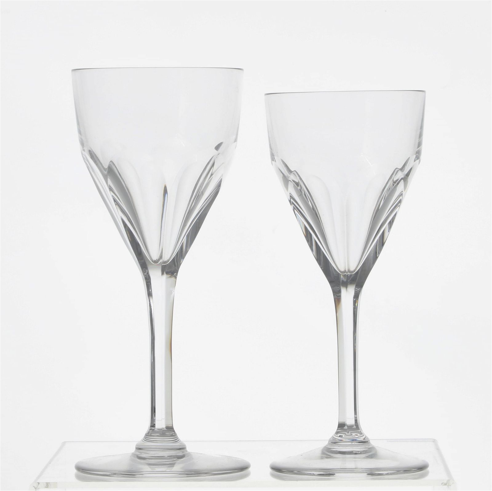 A SUITE OF FIFTEEN ST. LOUIS CLEAR GLASS