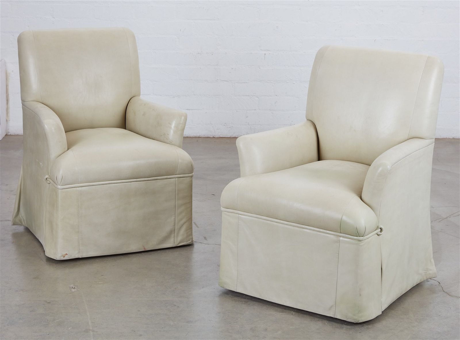 A PAIR OF J. ROBERT SCOTT SWIVEL ARMCHAIRSA