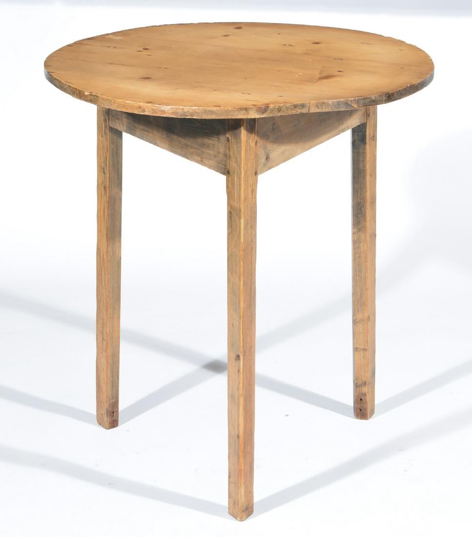 ROUND PINE TAVERN TABLE WITH PEG