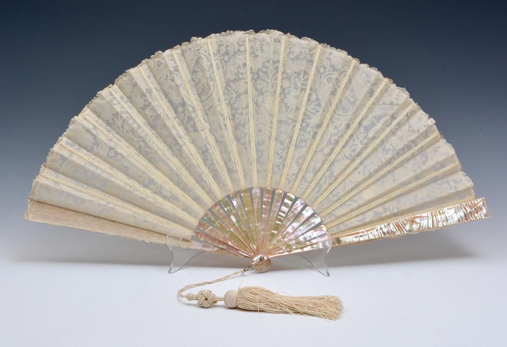 MOTHER OF PEARL AND LACE FAN19th 3d1cfb