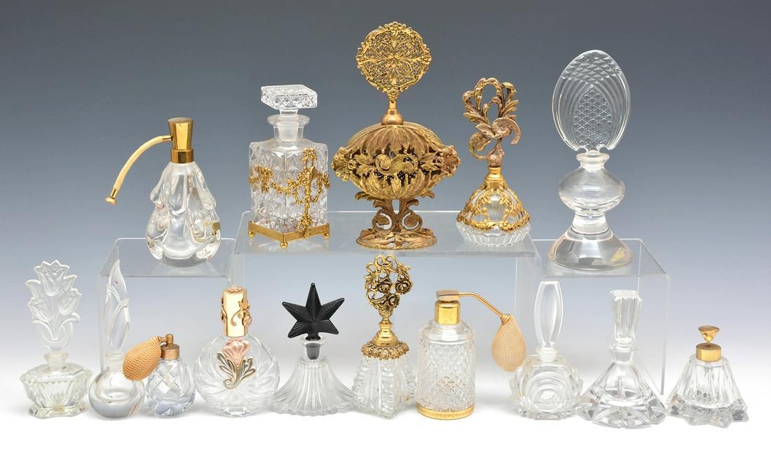 GROUPING OF 15 CLEAR GLASS PERFUMESGrouping 3d1d9b