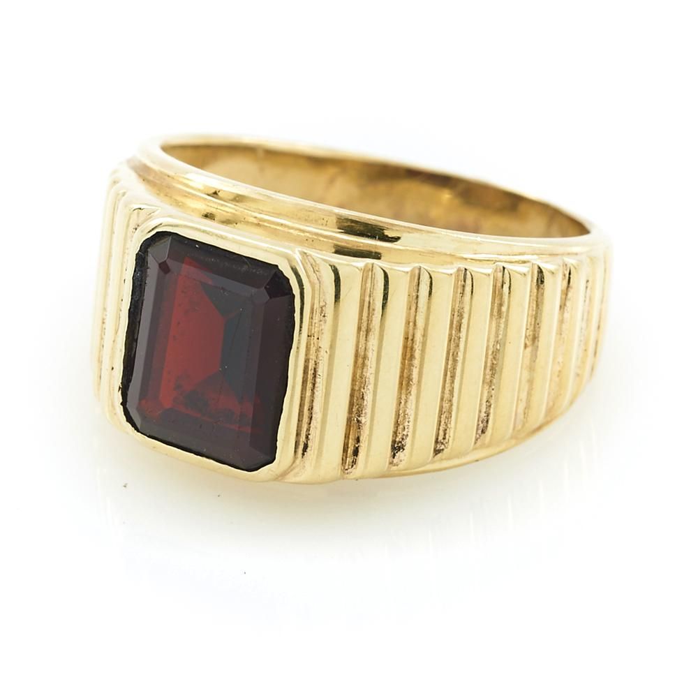 10K YELLOW GOLD AND CUSHION-CUT GARNET