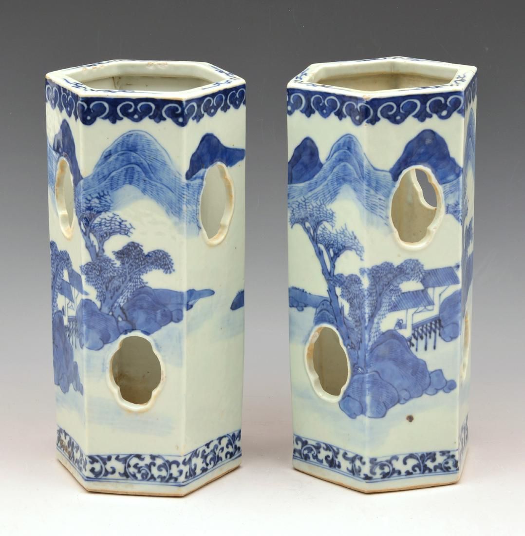 PAIR OF CHINESE BLUE AND WHITE 3d20d4